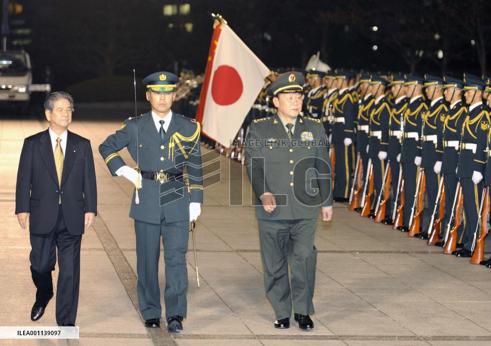 Chinese defense chief visits Japan