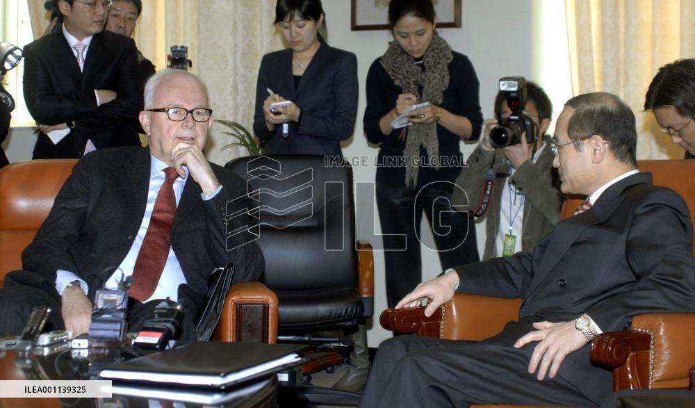 Bosworth meets with Wi ahead of Pyongyang visit