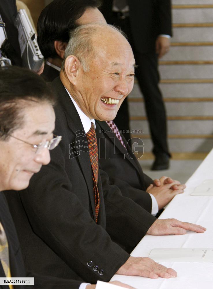 Finance Minister Fujii talks of tax revenue