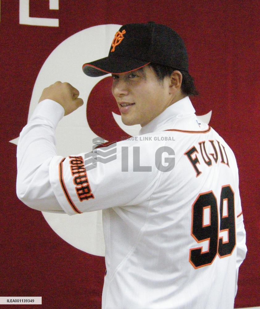 Fujii signs 1-year contract with Yomiuri Giants