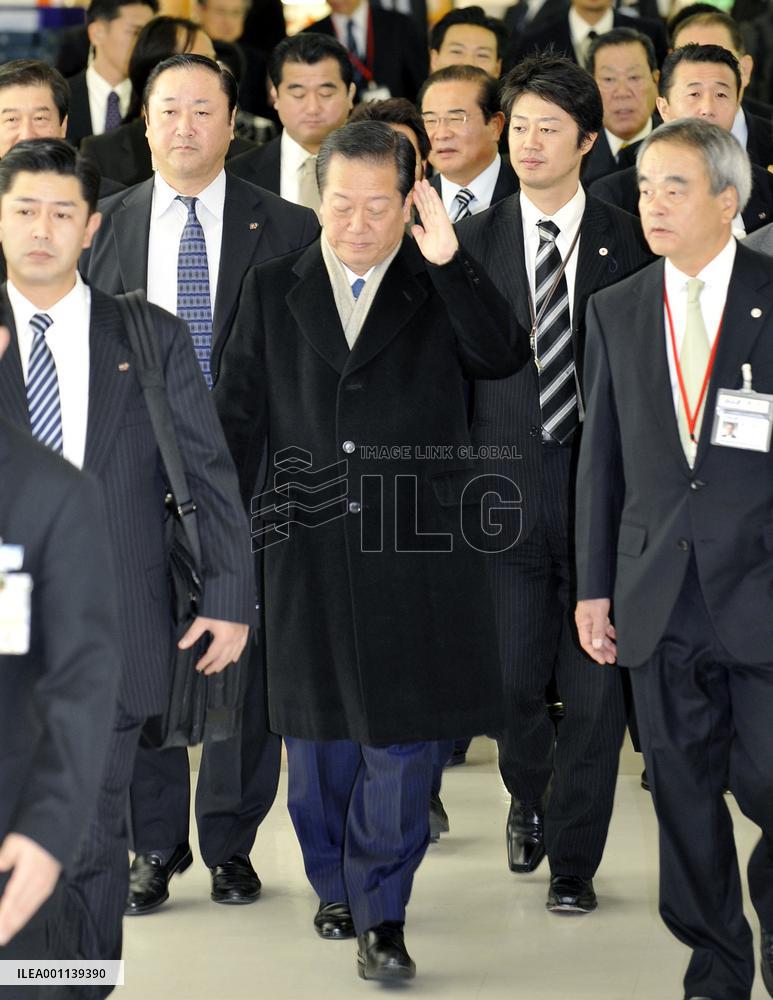 Japan power broker Ozawa leaves for Beijing