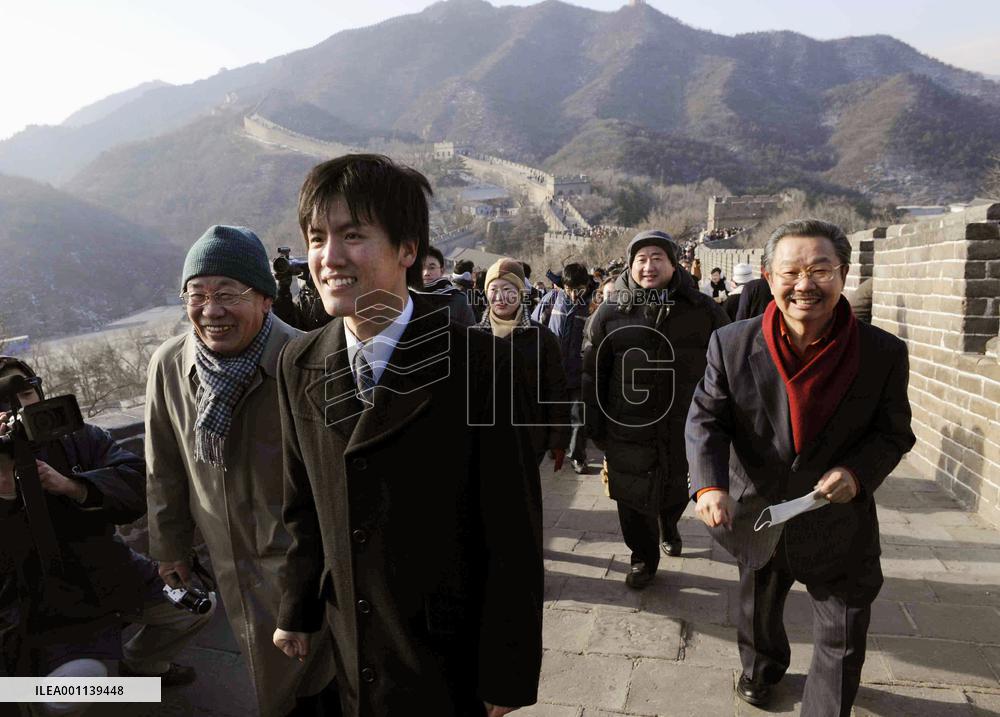 Japan legislators visit Great Wall