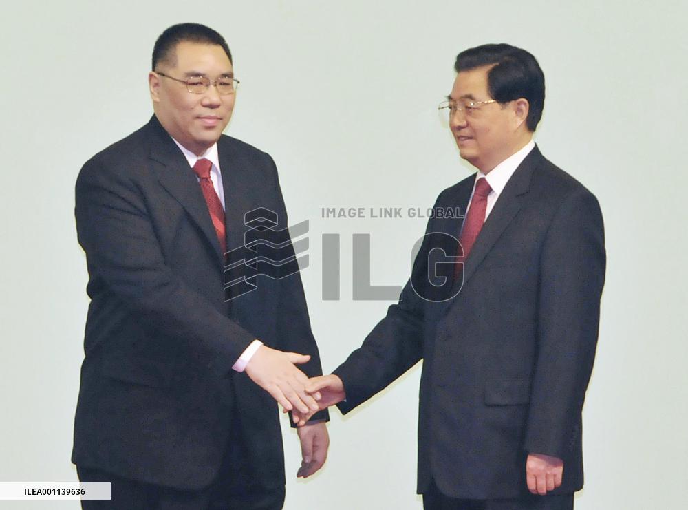 Macao's new gov't sworn in on 10th anniversary of return to China