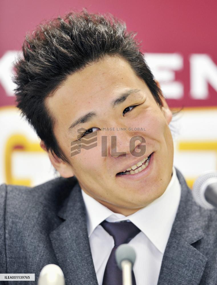 Rakuten Eagles pitcher Tanaka receives 105 million yen pay raise
