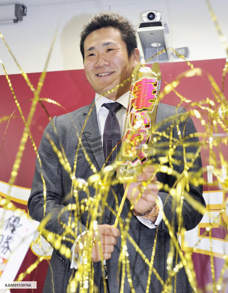 Rakuten Eagles pitcher Tanaka receives 105 million yen pay raise