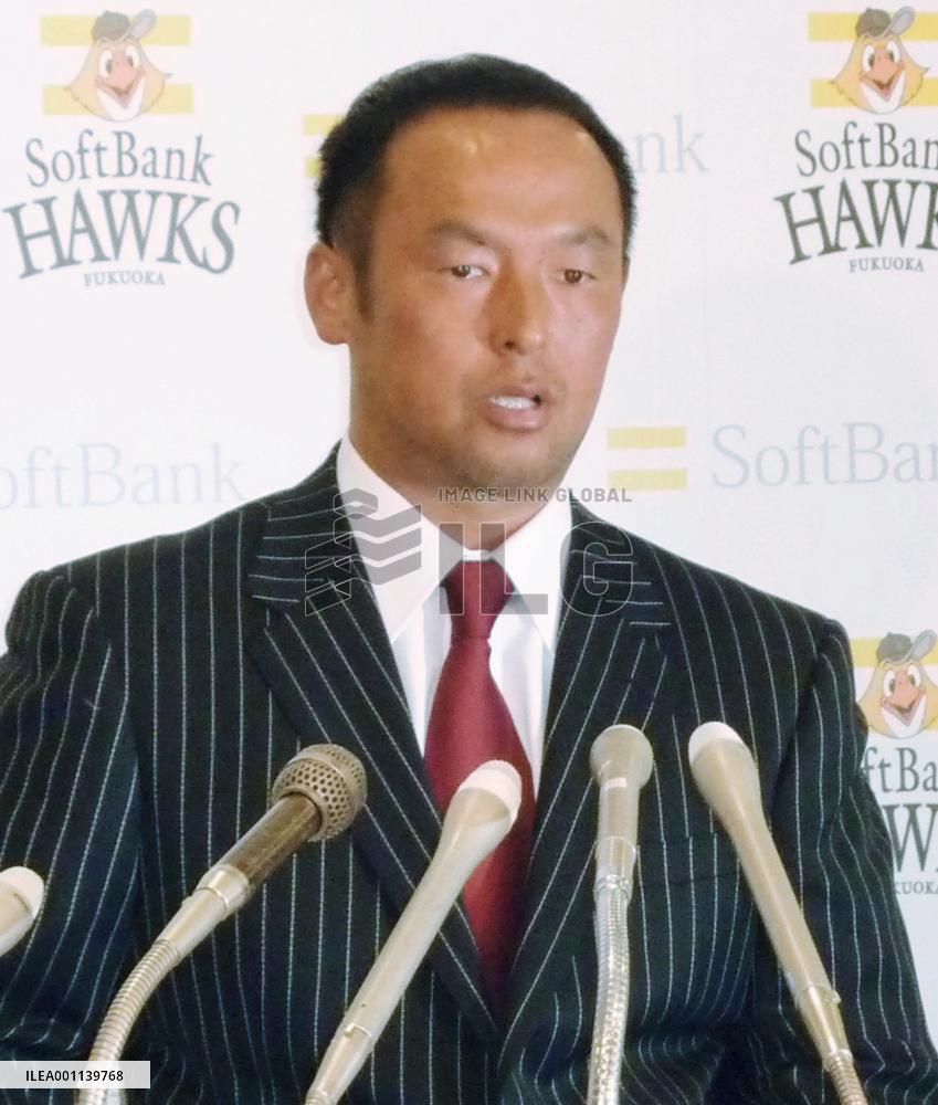 Hawks' Matsunaka takes 100 million yen pay cut