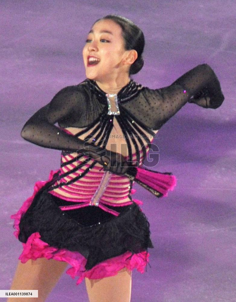Asada performs in exhibition