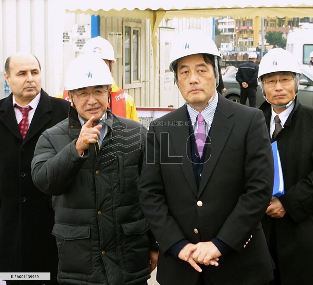 Japan foreign minister visits Bosporus Straits
