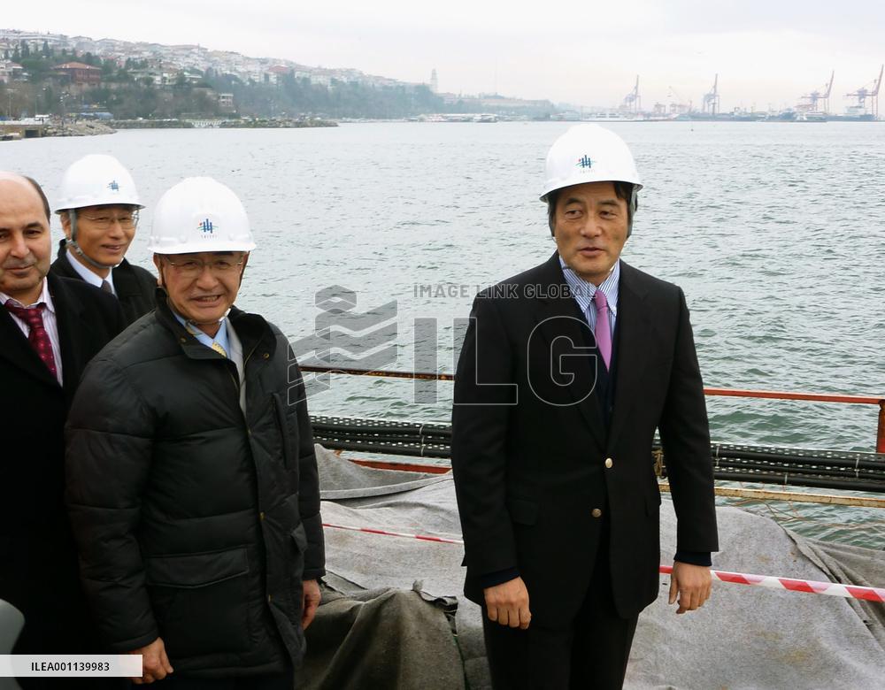 Japan foreign minister visits Bosporus Straits