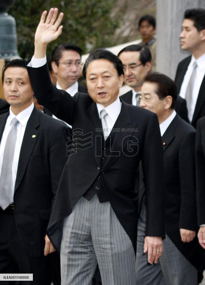Prime Minister Hatoyama visits Ise Jingu shrine