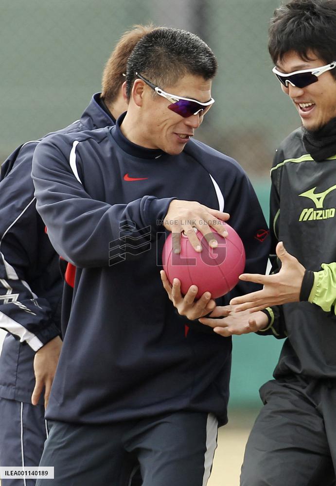 Hanshin catcher Jojima starts workout
