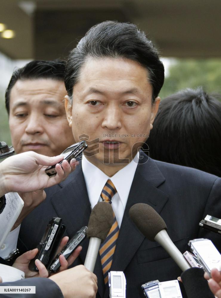 Hatoyama speaks about JAL pension cuts
