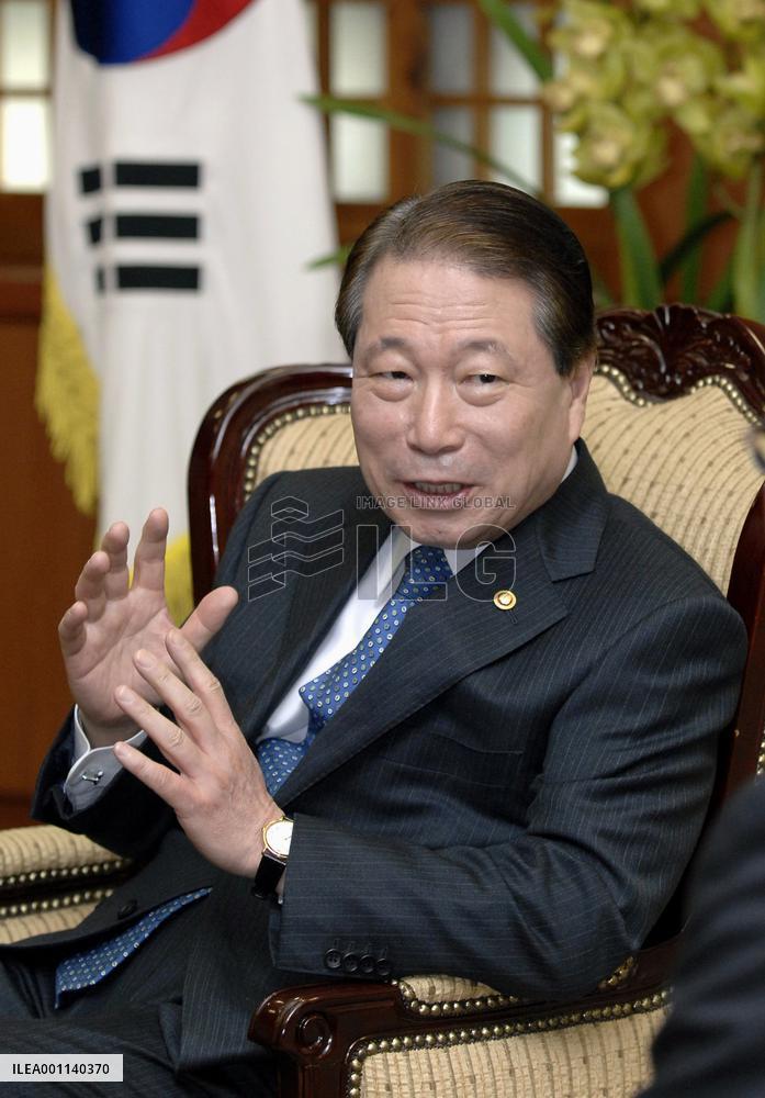 S. Korea foreign minister urges 'harmonious' Futemma settlement