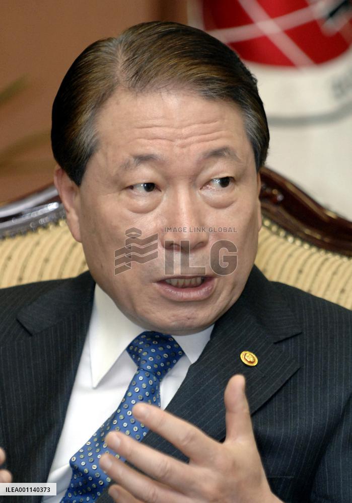 S. Korea foreign minister urges 'harmonious' Futemma settlement