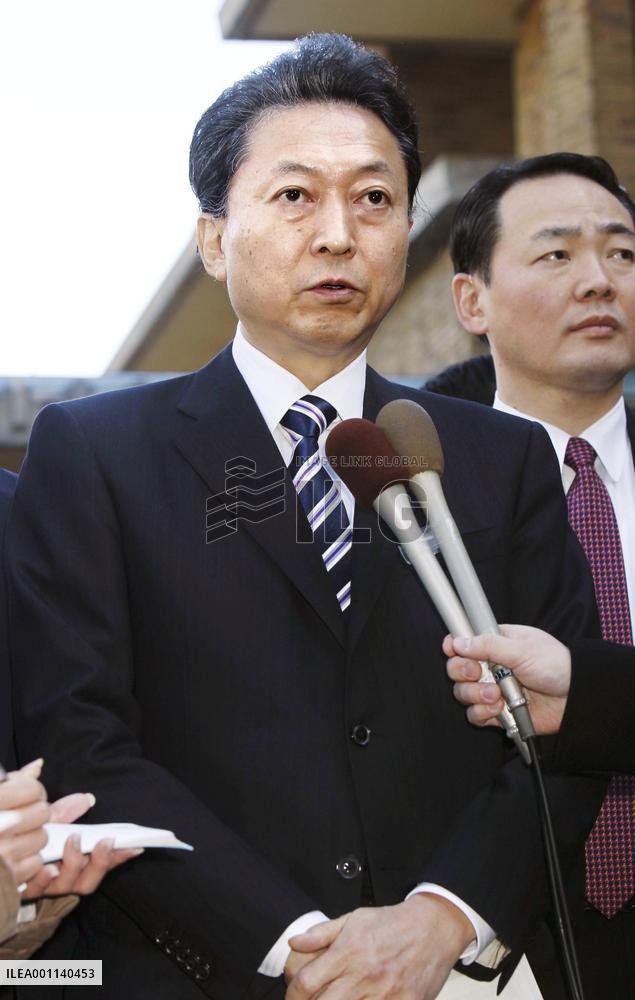 Hatoyama hopes Ozawa will stay on as DPJ secretary general