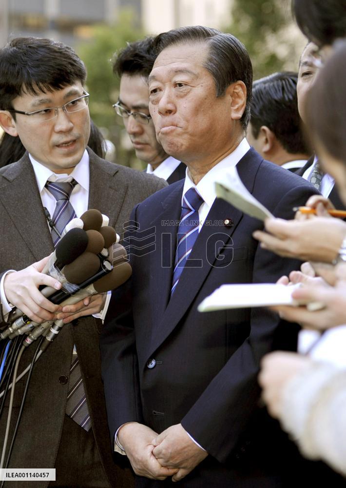Ozawa says he will continue as secretary general
