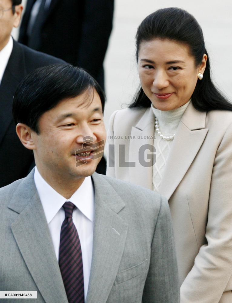 Prince Naruhito, Princess Masako visit Kobe for quake memorial