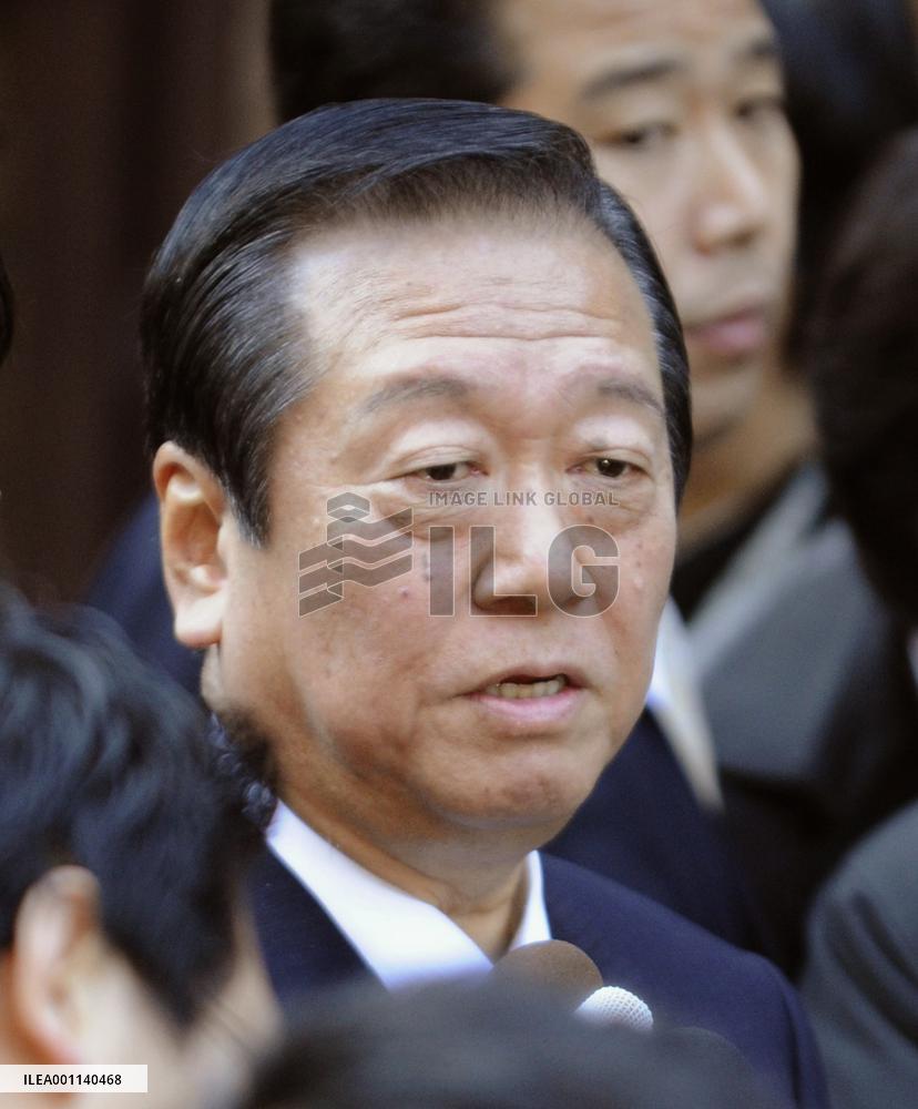 Ozawa says he will continue as secretary general