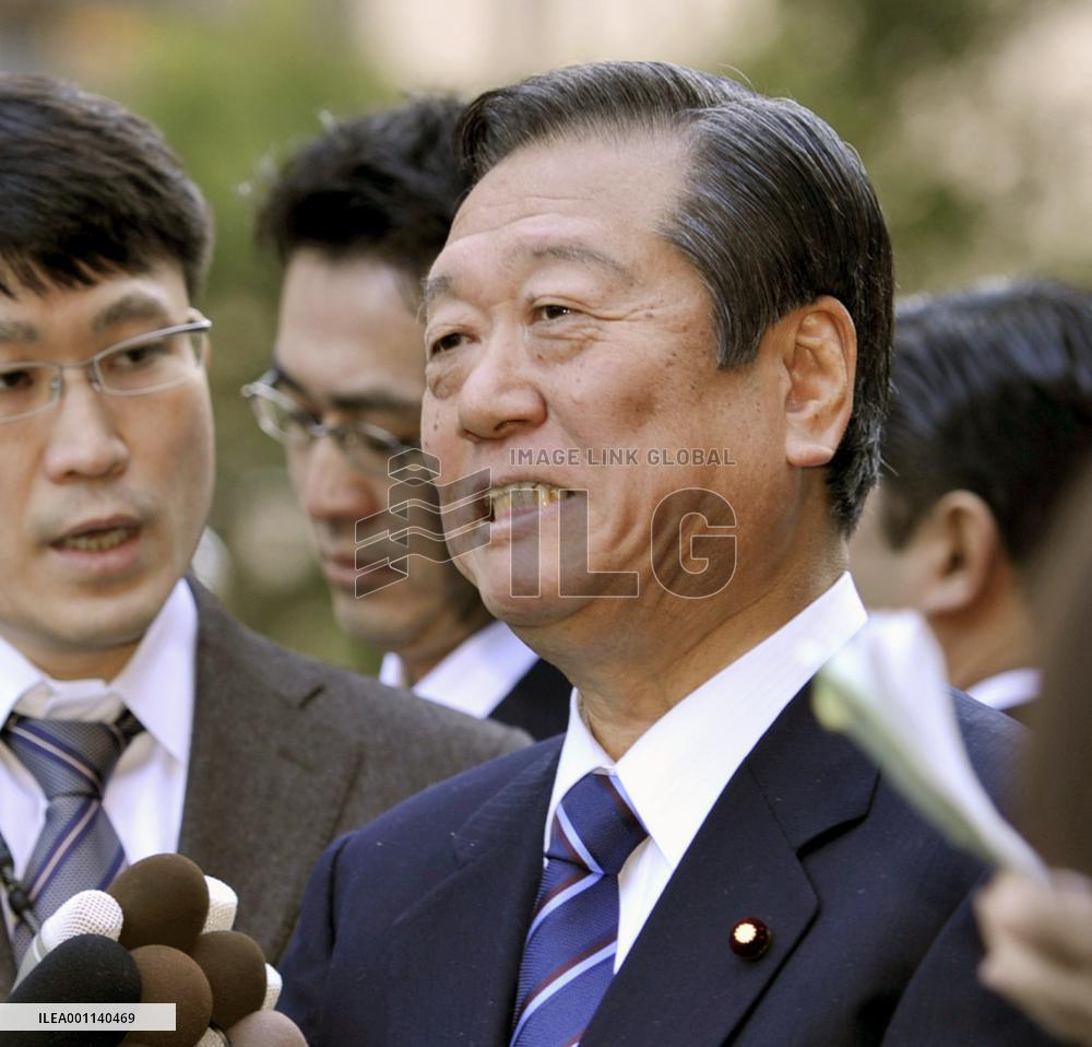 Ozawa says he will continue as secretary general