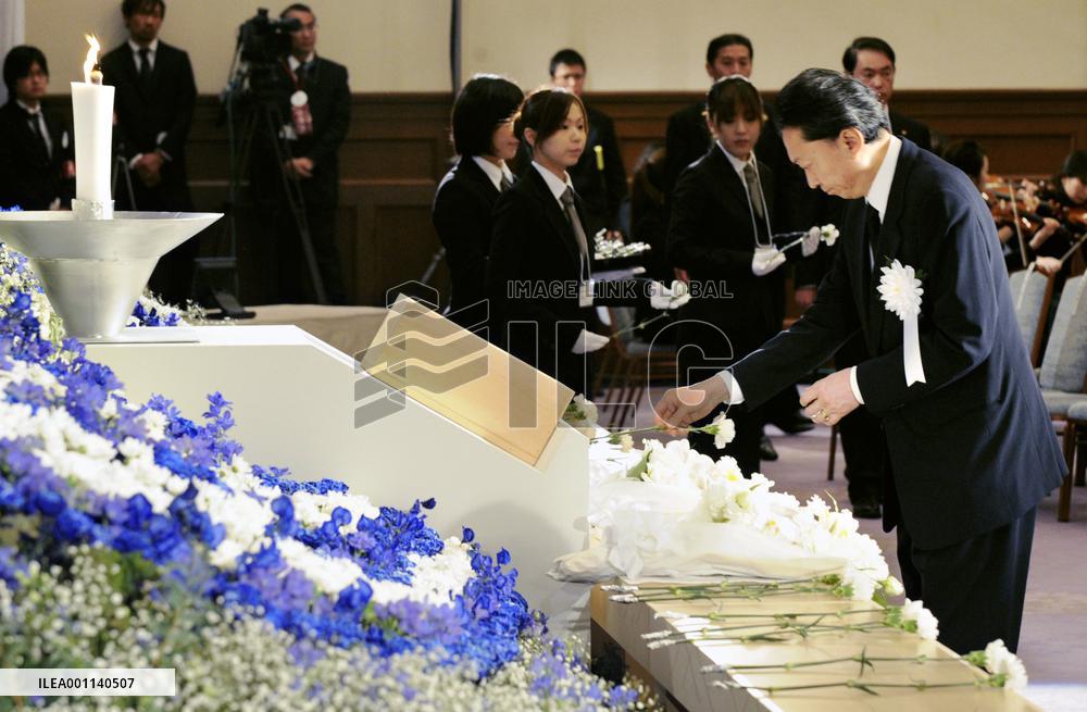 Kobe, vicinity mark 15th anniversary of Great Hanshin Quake
