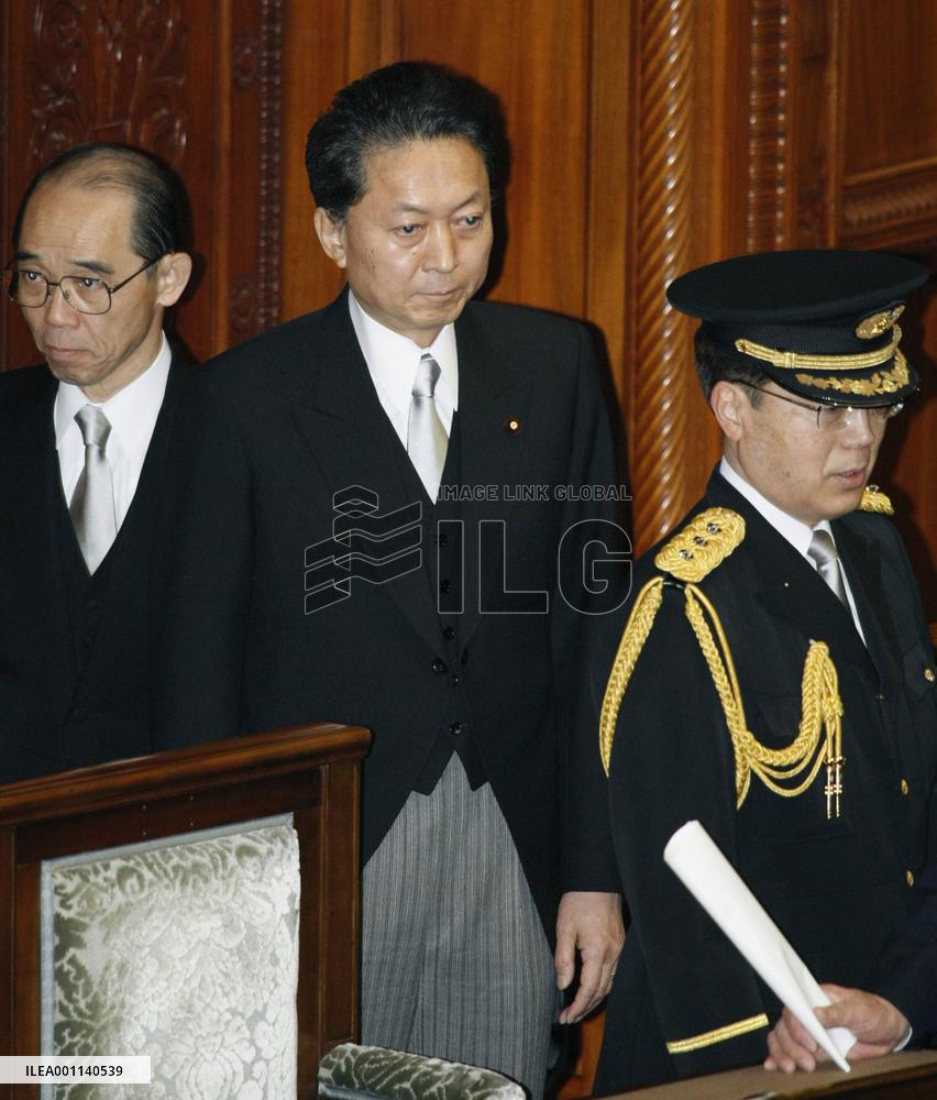 Hatoyama attends Diet opening ceremony