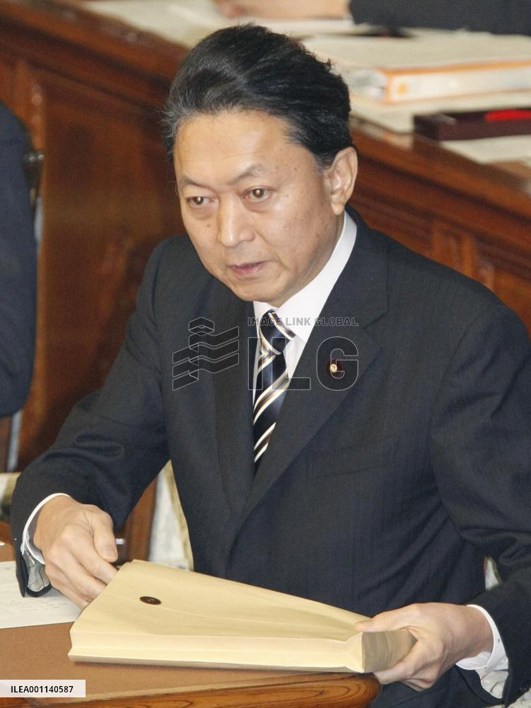 Hatoyama grilled in Diet over funding scandals