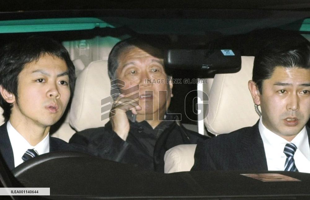 Ozawa keeps silent over scandal