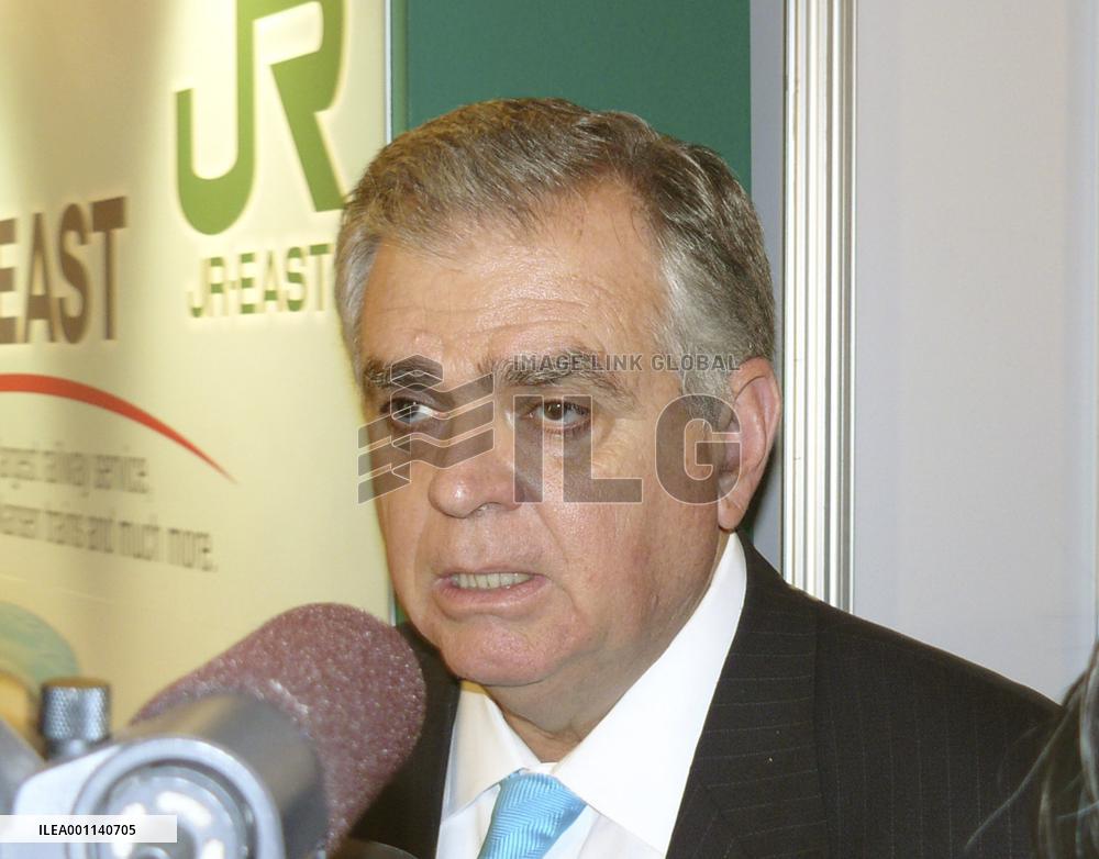 Japan's top transport official pushes bullet train in U.S.