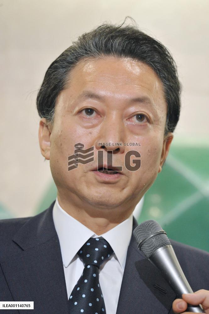 Hatoyama says he wants to believe in Ozawa's innocence