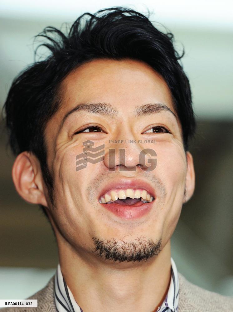 Takahashi arrives at Vancouver prior to the Olympics