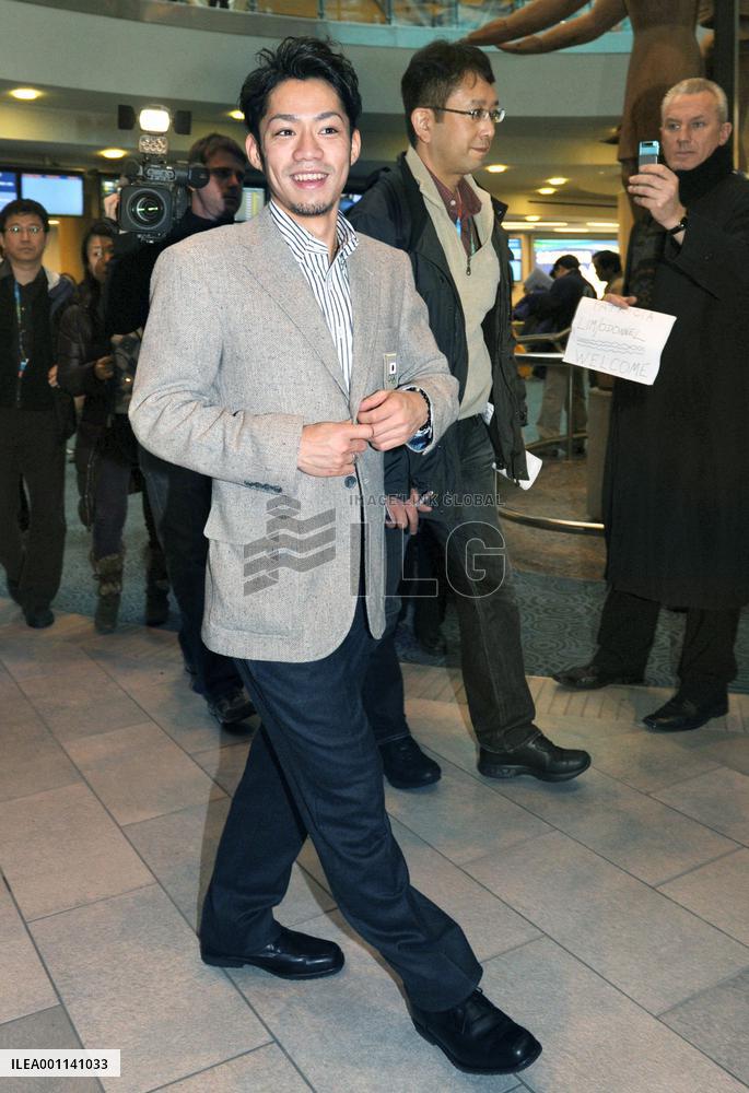Takahashi arrives at Vancouver prior to the Olympics