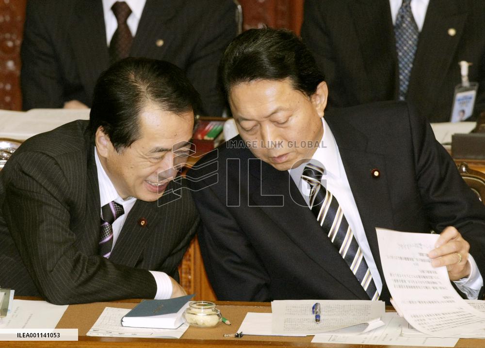 Hatoyama explains policies to legislators