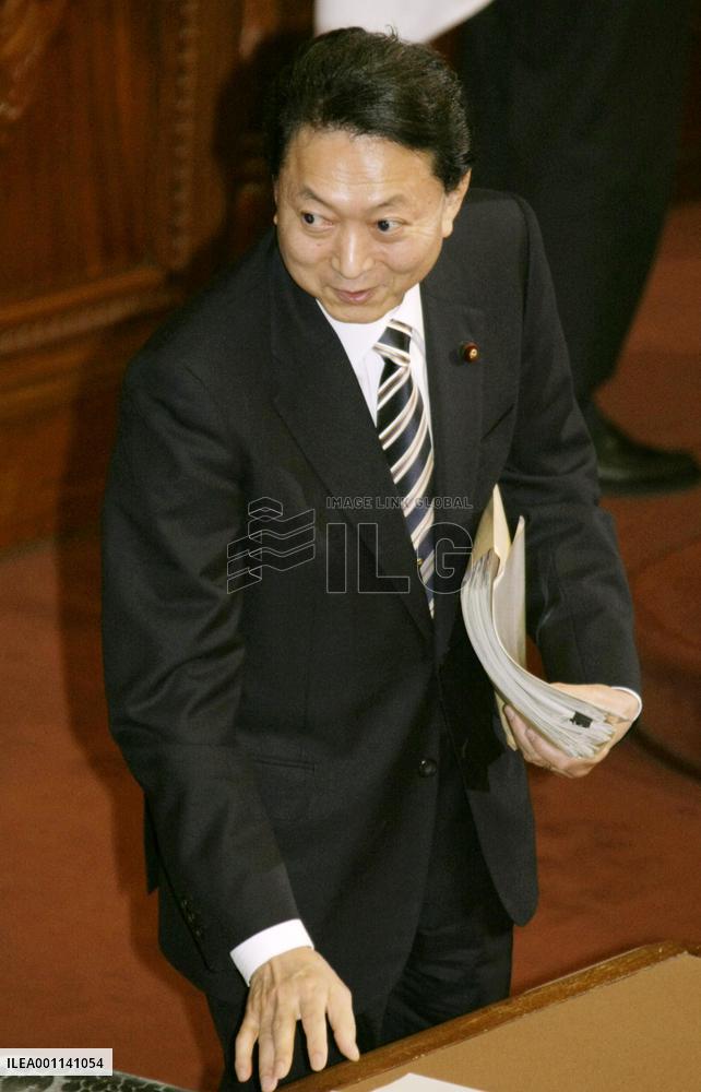 Hatoyama explains policies to legislators