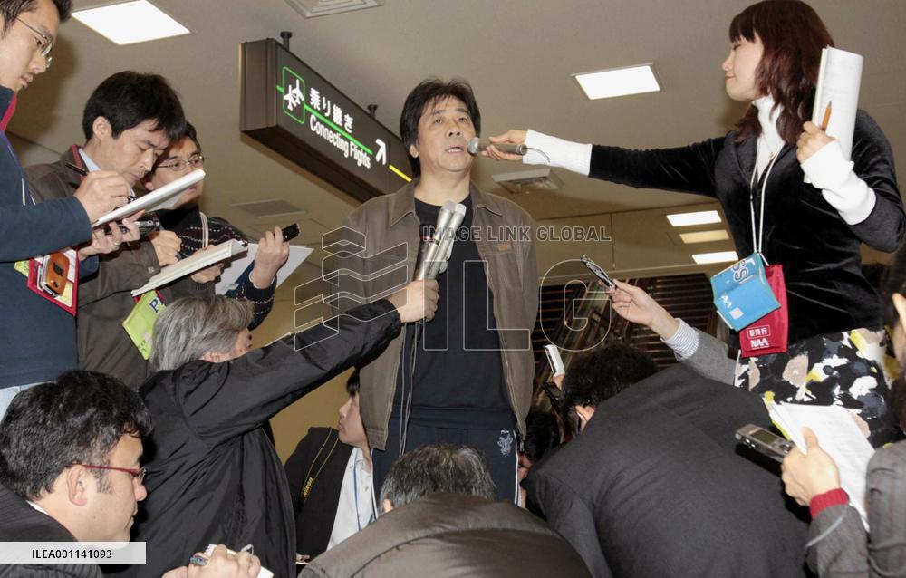 Chinese activist at Narita airport allowed to return home