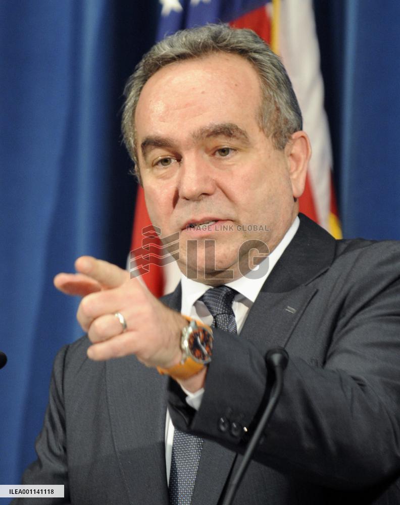 Campbell urges Japan to resolve child custody issue