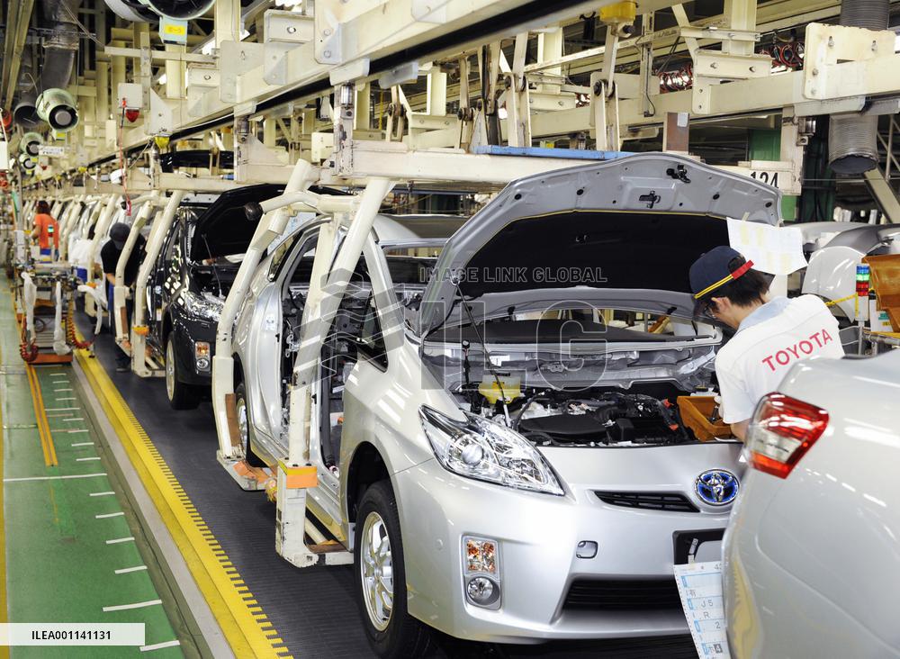 Toyota probing Prius brake problem in response to complaints
