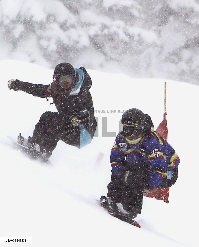 Doi, Fujimori practice snowboard cross in Sapporo for Olympics