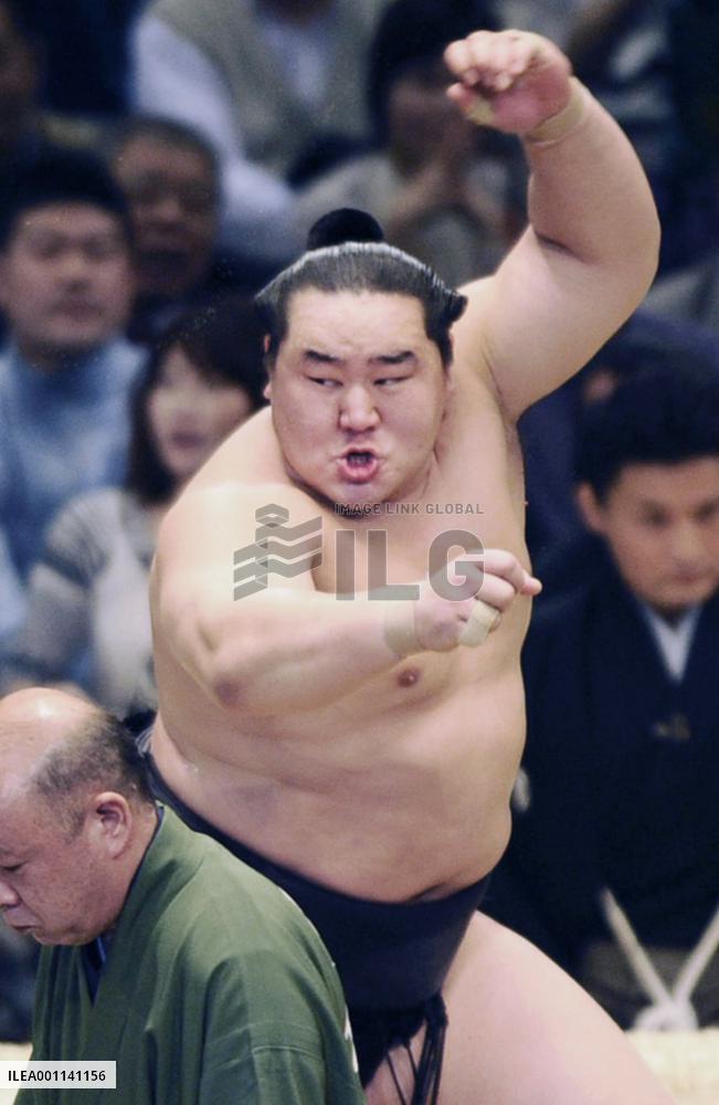 Scandal-tainted Asashoryu calls it quits