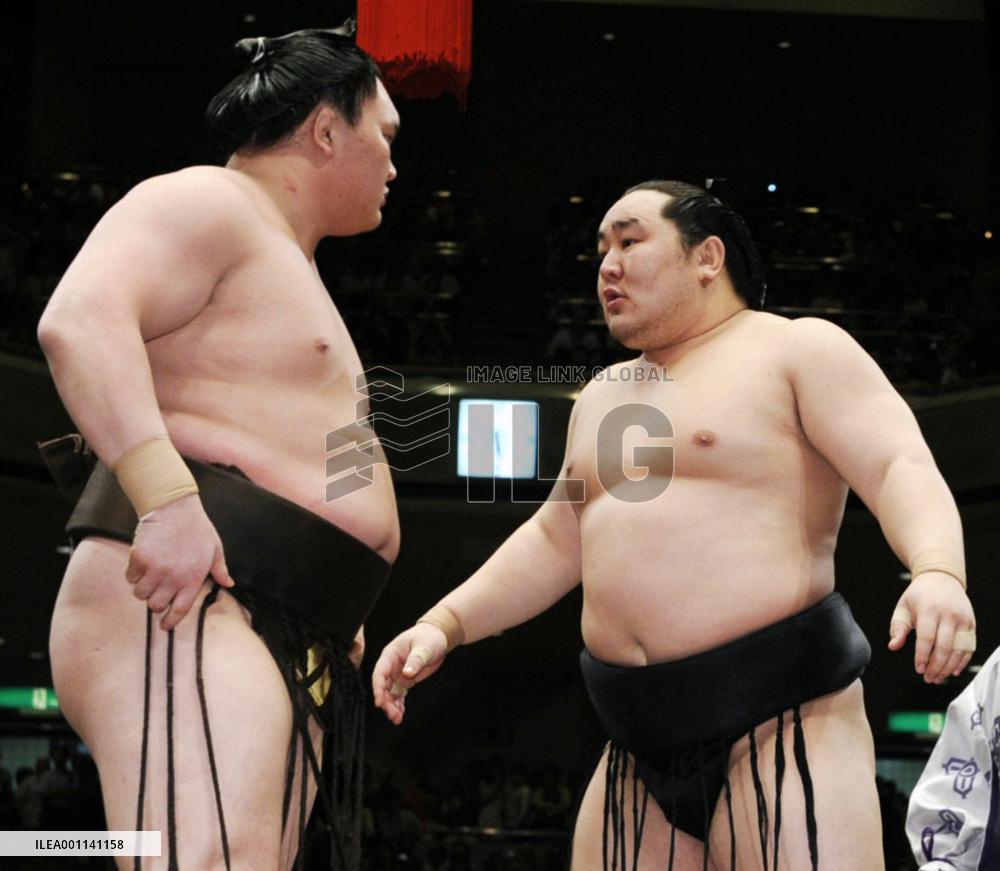 Scandal-tainted Asashoryu calls it quits