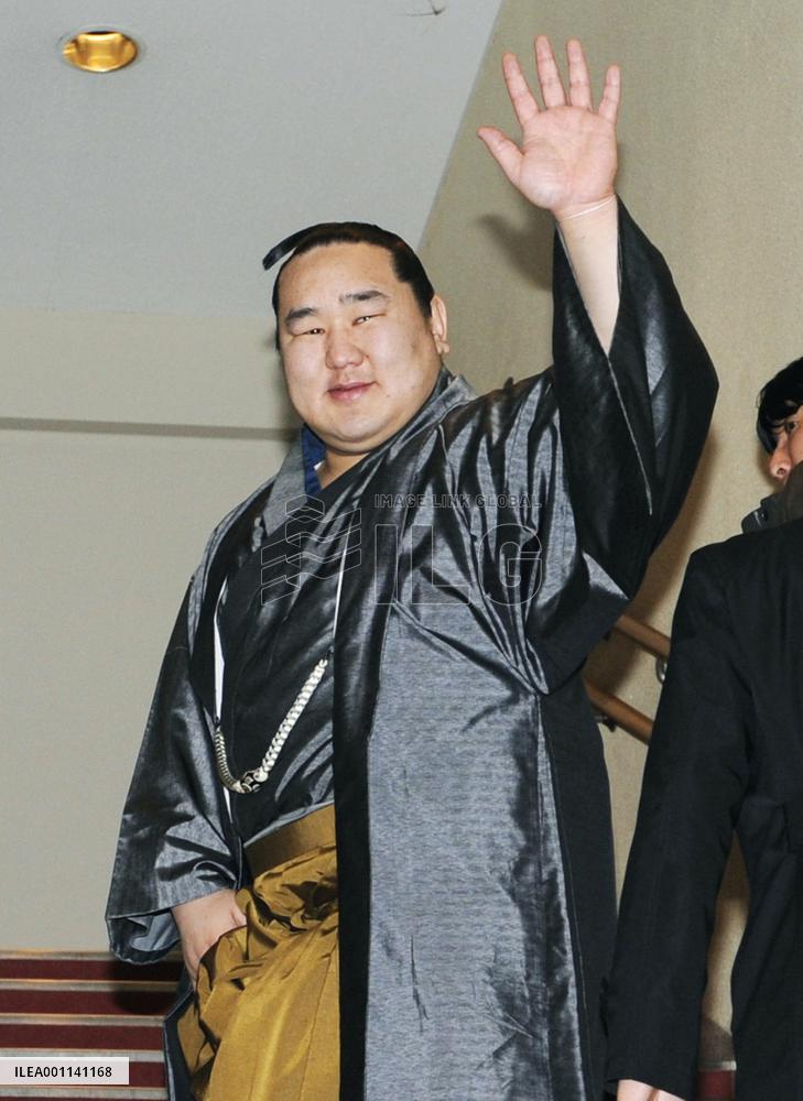 Scandal-tainted Asashoryu calls it quits