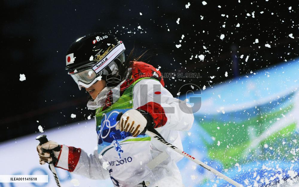 Uemura advances in Olympic moguls qualifications
