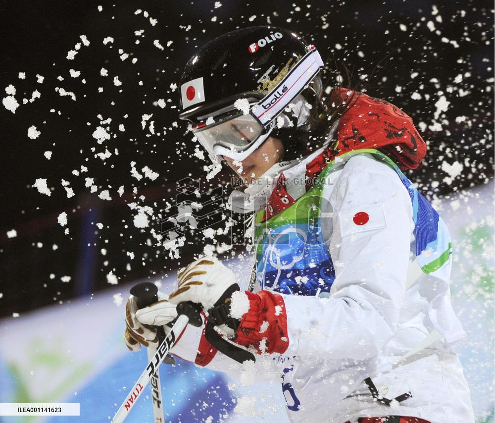 Uemura advances in Olympic moguls qualifications