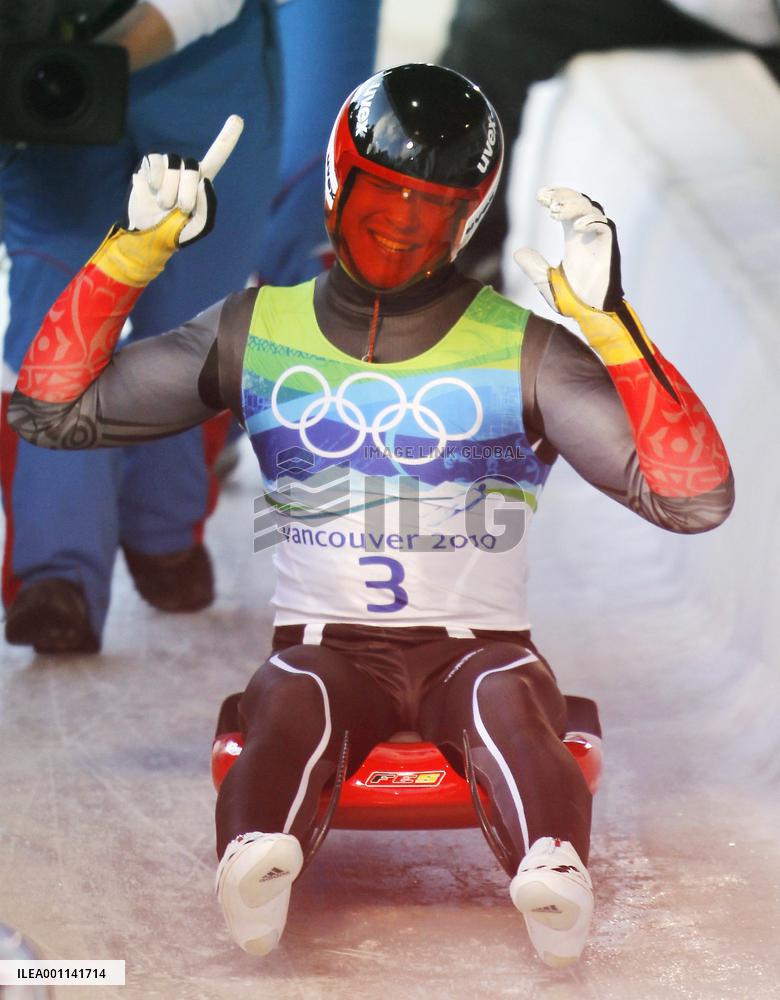 Germany's Loch takes gold in men's singles luge