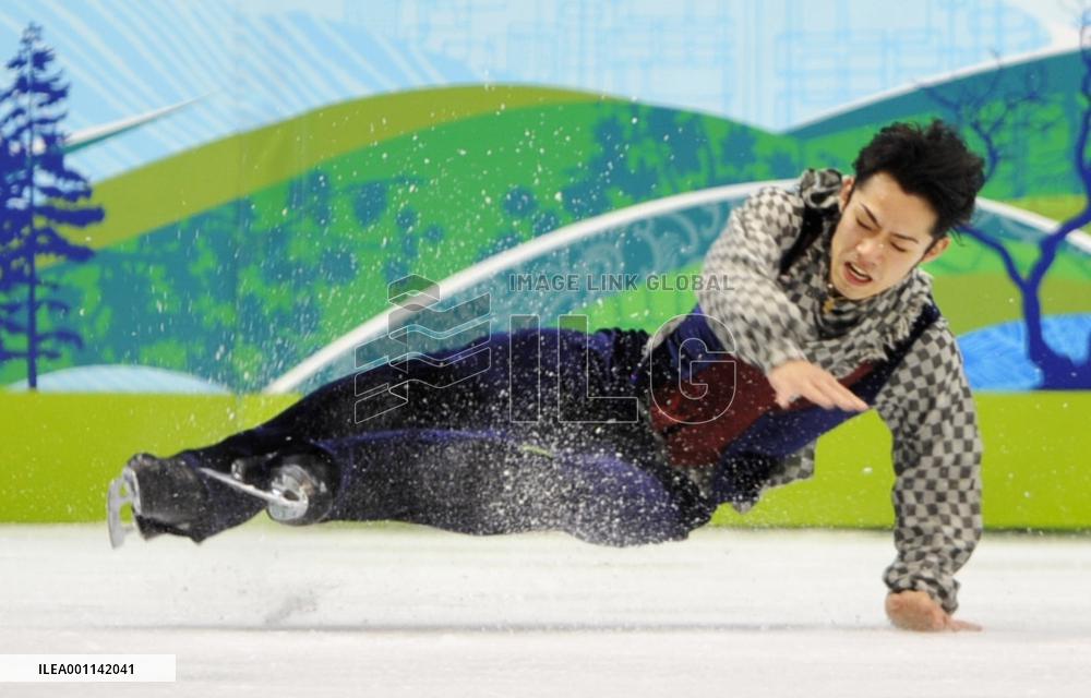 Japan's Takahashi wins men's figure skating bronze