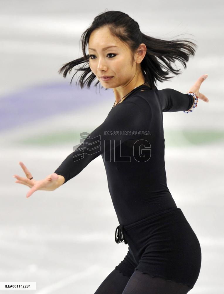 Figure skaters prepare for Olympics women's event