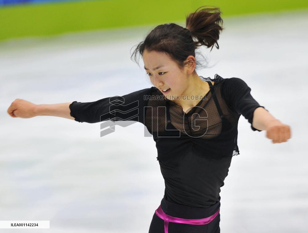 Figure skaters prepare for Olympics women's event