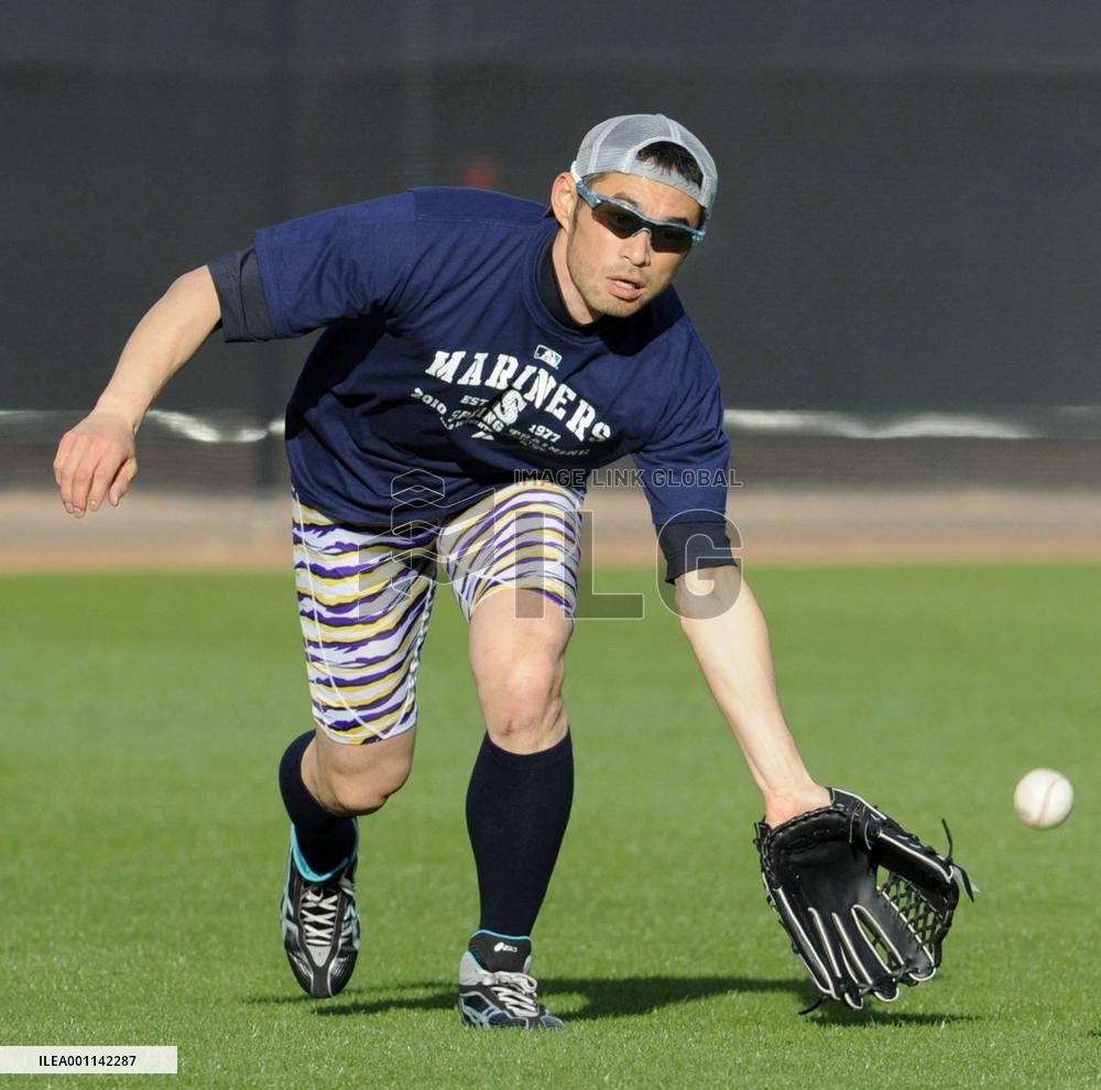 Ichiro does preseason training