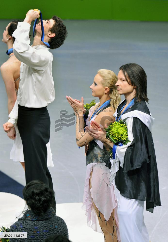 Domnina-Shabalin pair win bronze in Olympics ice dance event