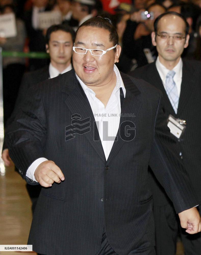 Ex-yokozuna Asashoryu back in Japan