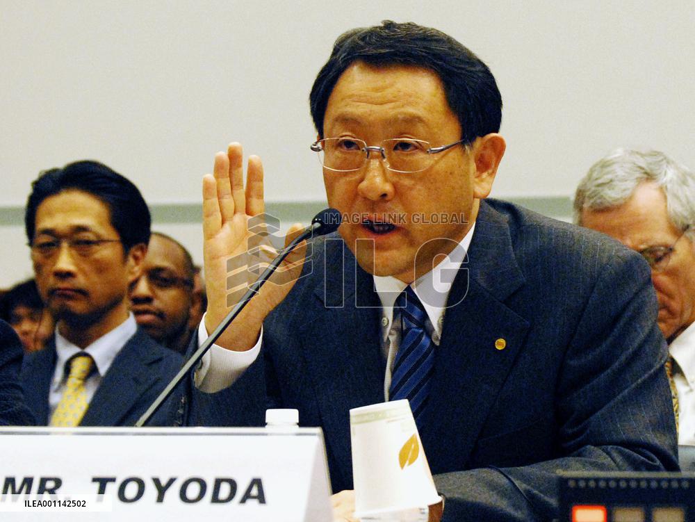 Toyota chief apologizes for recalls